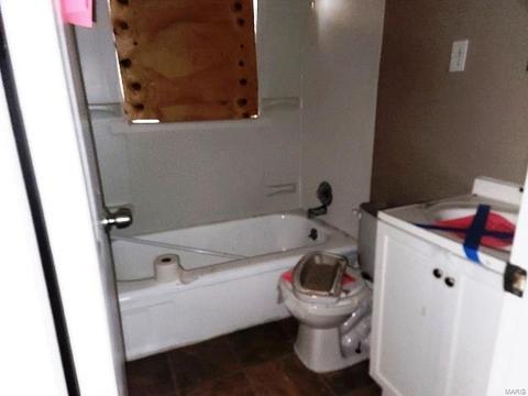 1001 Hutton Pl, Ferguson, MO 63135 photo 7