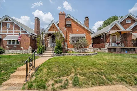 5723 Chippewa St, Saint Louis, MO 63109