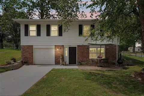 613 Auber Dr, Manchester, MO 63011