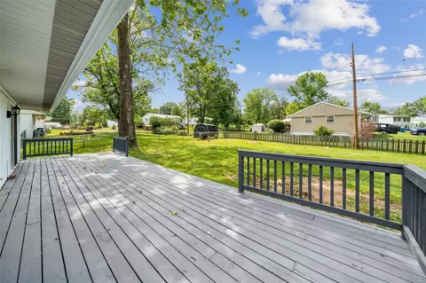 613 Auber Dr, Manchester, MO 63011 photo 2