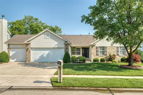 34 Goldtrail Dr, Saint Charles, MO 63301