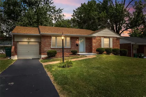 9204 Longridge Dr, Saint Louis, MO 63137