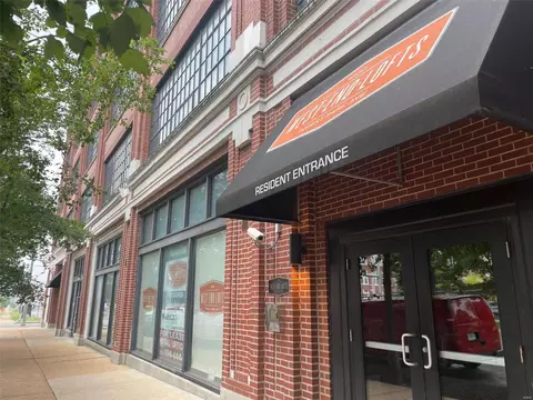 4100 Forest Park Ave #218, Saint Louis, MO 63108