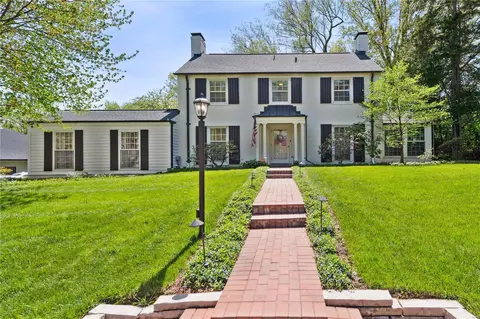 20 Stoneleigh Towers, Saint Louis, MO 63132