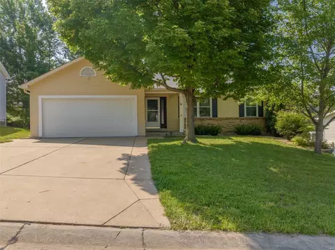 6 Brooker Ct, Saint Peters, MO 63376