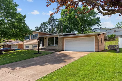 7227 Briarview Dr, Saint Louis, MO 63123