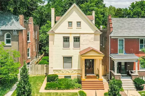 4247 Flad Ave, Saint Louis, MO 63110