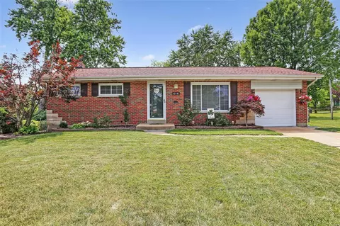10141 Hammerdale Ln, Saint Louis, MO 63123