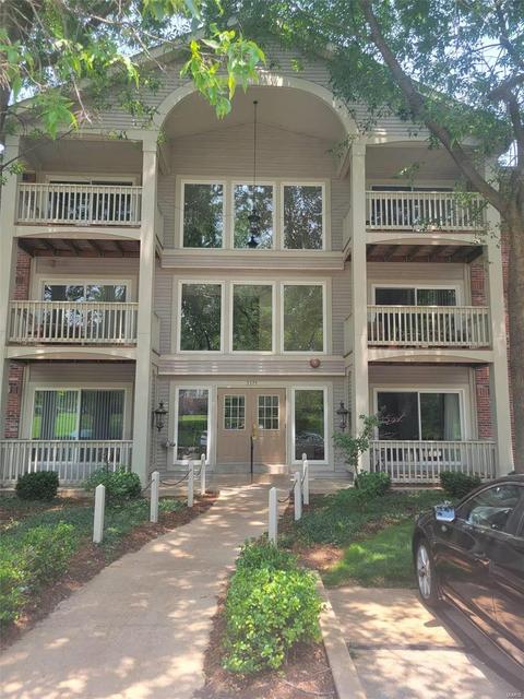 5375 N Kenrick Parke Dr #204, Saint Louis, MO 63119