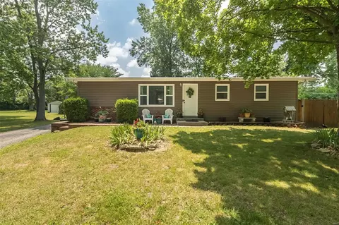 327 Oakborough Dr, Lake Saint Louis, MO 63367
