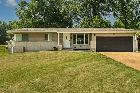 2247 Crandel Dr, Saint Louis, MO 63136