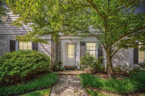 9966 Conway Rd, Saint Louis, MO 63124