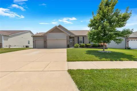 1108 William Penn Dr, Wentzville, MO 63385