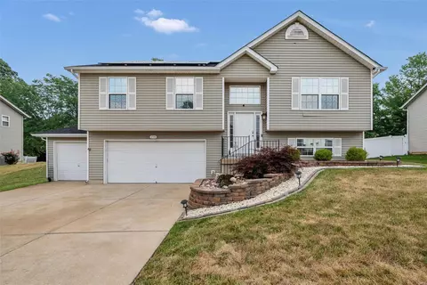 218 Split Rail Dr, Wentzville, MO 63385