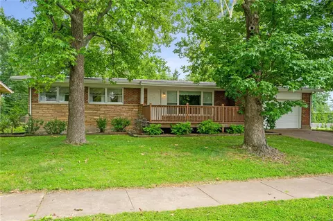 2222 Kenosho Ave, Overland, MO 63114