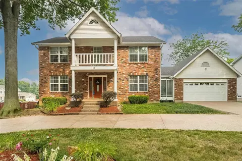 13 Park Place Dr, Saint Peters, MO 63376