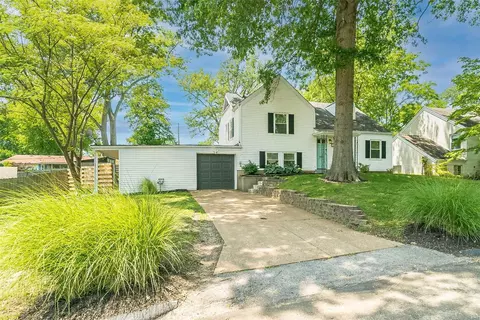 1215 N Harrison Ave, Kirkwood, MO 63122