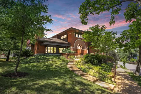 8191 Stratford Dr, Clayton, MO 63105