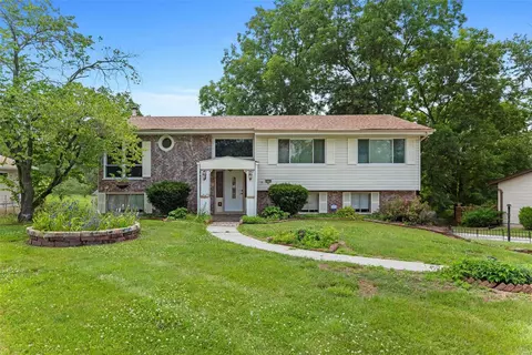 3114 Arrow Rock Dr, Saint Charles, MO 63303