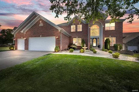 8 Royal Melbourne Ct, O'fallon, MO 63366