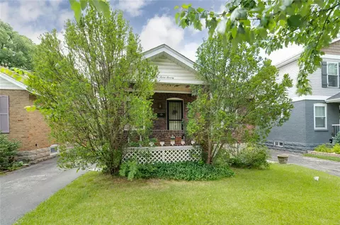 8770 Brentwood Pl, Saint Louis, MO 63144