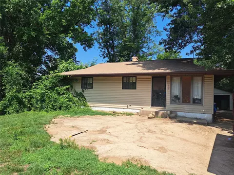 253 Roderick Dr, Saint Louis, MO 63137