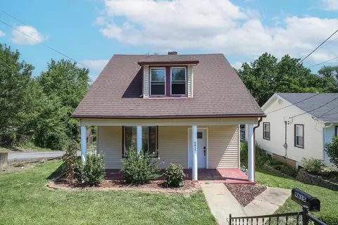 9615 Holtwood Rd, Overland, MO 63114