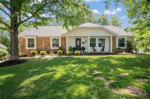 1821 Canyon View Ct, Chesterfield, MO 63017