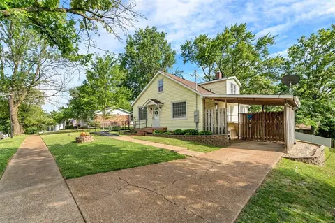 4110 Buckley Rd, Saint Louis, MO 63125