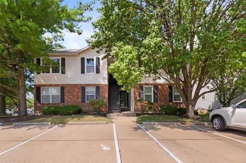 1503 Surrey Ln #C, St. Peters, MO 63304