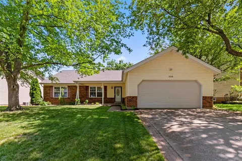705 Eaglebrooke Dr, Ballwin, MO 63021 photo 2