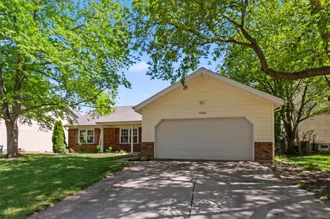705 Eaglebrooke Dr, Ballwin, MO 63021