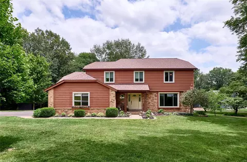 732 Hidden Lake Dr, Saint Peters, MO 63376