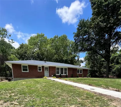 9615 Balboa Dr, Saint Louis, MO 63136
