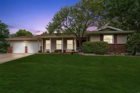576 Talon Dr, Florissant, MO 63031