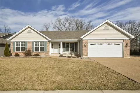 633 Castle Ridge Dr, Wentzville, MO 63385
