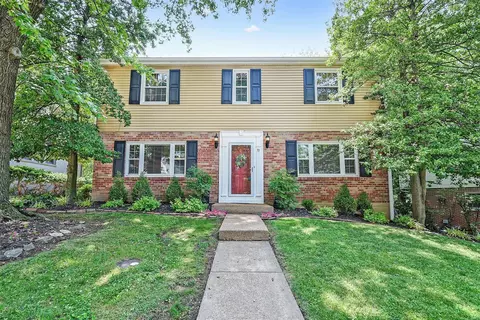 77 Thorncliff Ln, Saint Louis, MO 63122