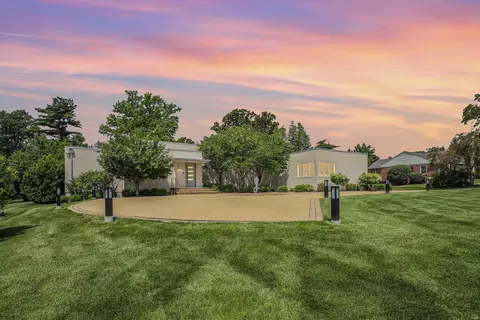 309 S Spoede Rd, Creve Coeur, MO 63141