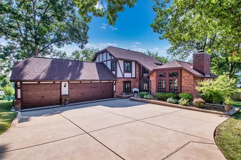 165 E Pottle Ave, Saint Louis, MO 63129