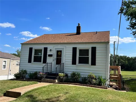 10286 St Katherine Ln, Saint Ann, MO 63074