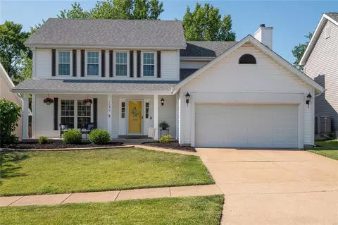 1046 Oakwood Farms Ln, Ballwin, MO 63021