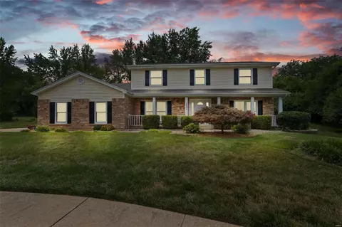 16204 Windfall Ridge Dr, Chesterfield, MO 63005