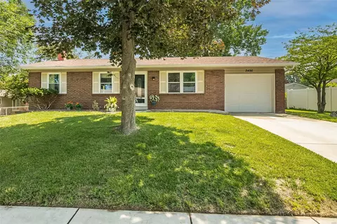 2486 Madonna Dr, Saint Charles, MO 63301