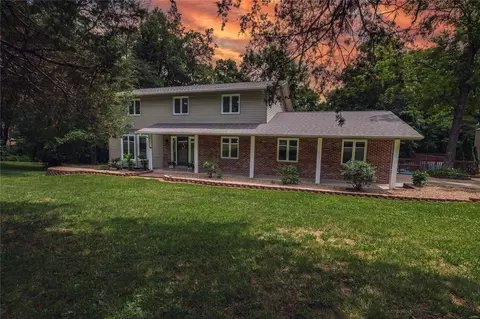 6 Forest View Dr, O'fallon, MO 63366