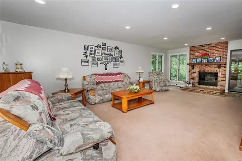 6 Forest View Dr, O'fallon, MO 63366 photo 3