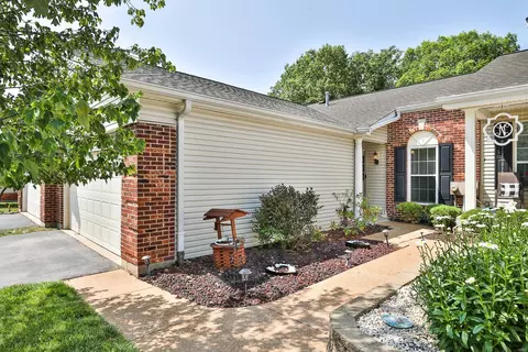 749 Woodside Trails Dr, Ballwin, MO 63021 photo 2