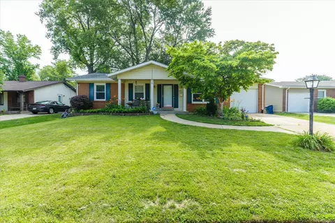 2192 Farnham Ln, Florissant, MO 63033