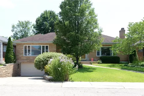 5950 Bishops Pl, Saint Louis, MO 63109