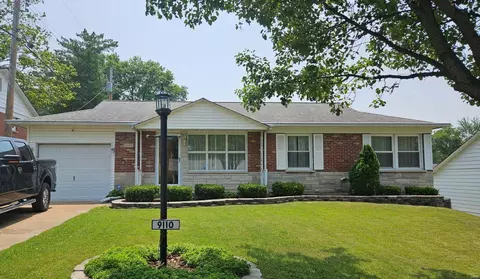 9110 Aztec Dr, Saint Louis, MO 63123