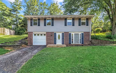 905 Marceau Ct, Ballwin, MO 63011 photo 18